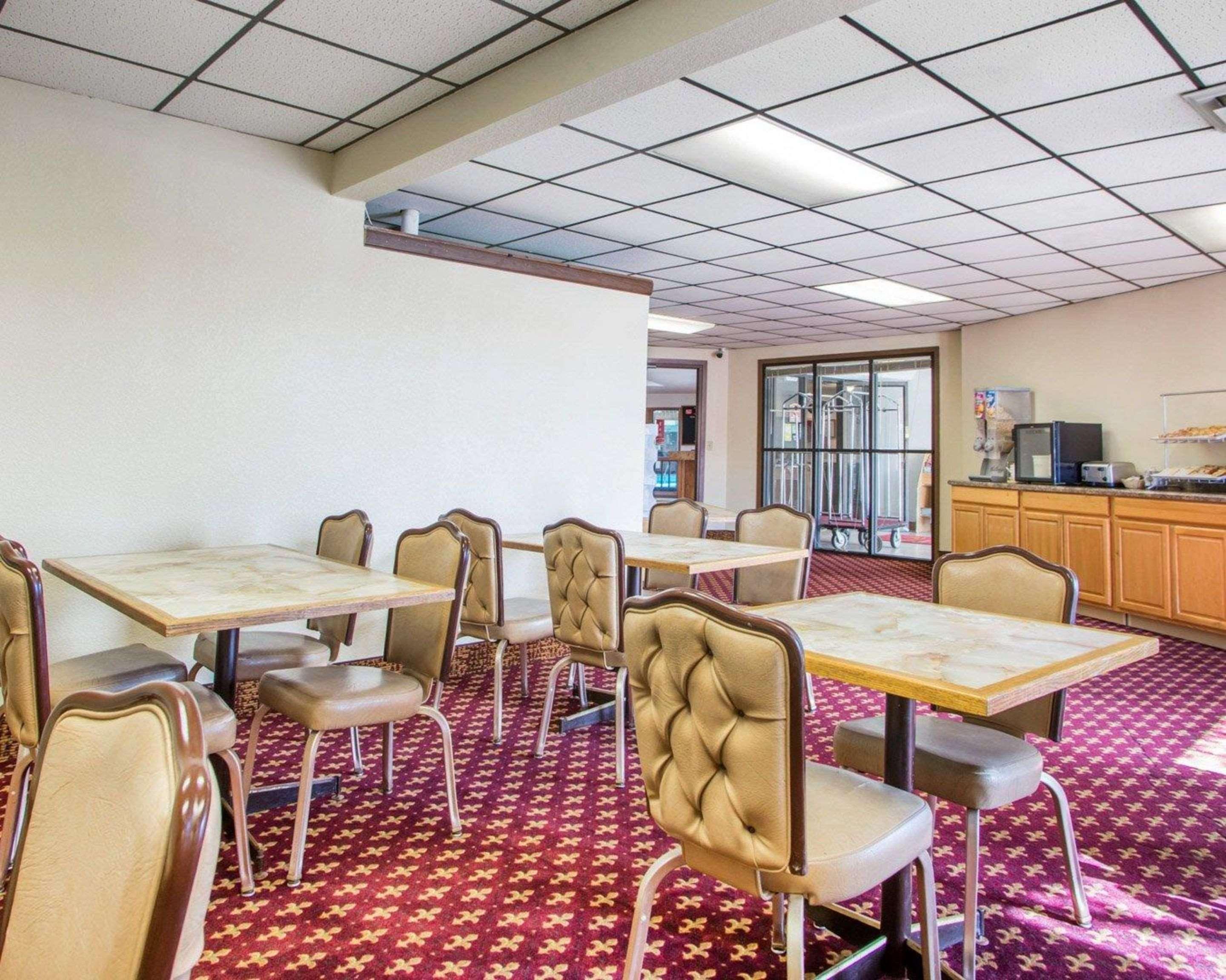 Econo Lodge Inn & Suites סטיבנס פוינט מראה חיצוני תמונה