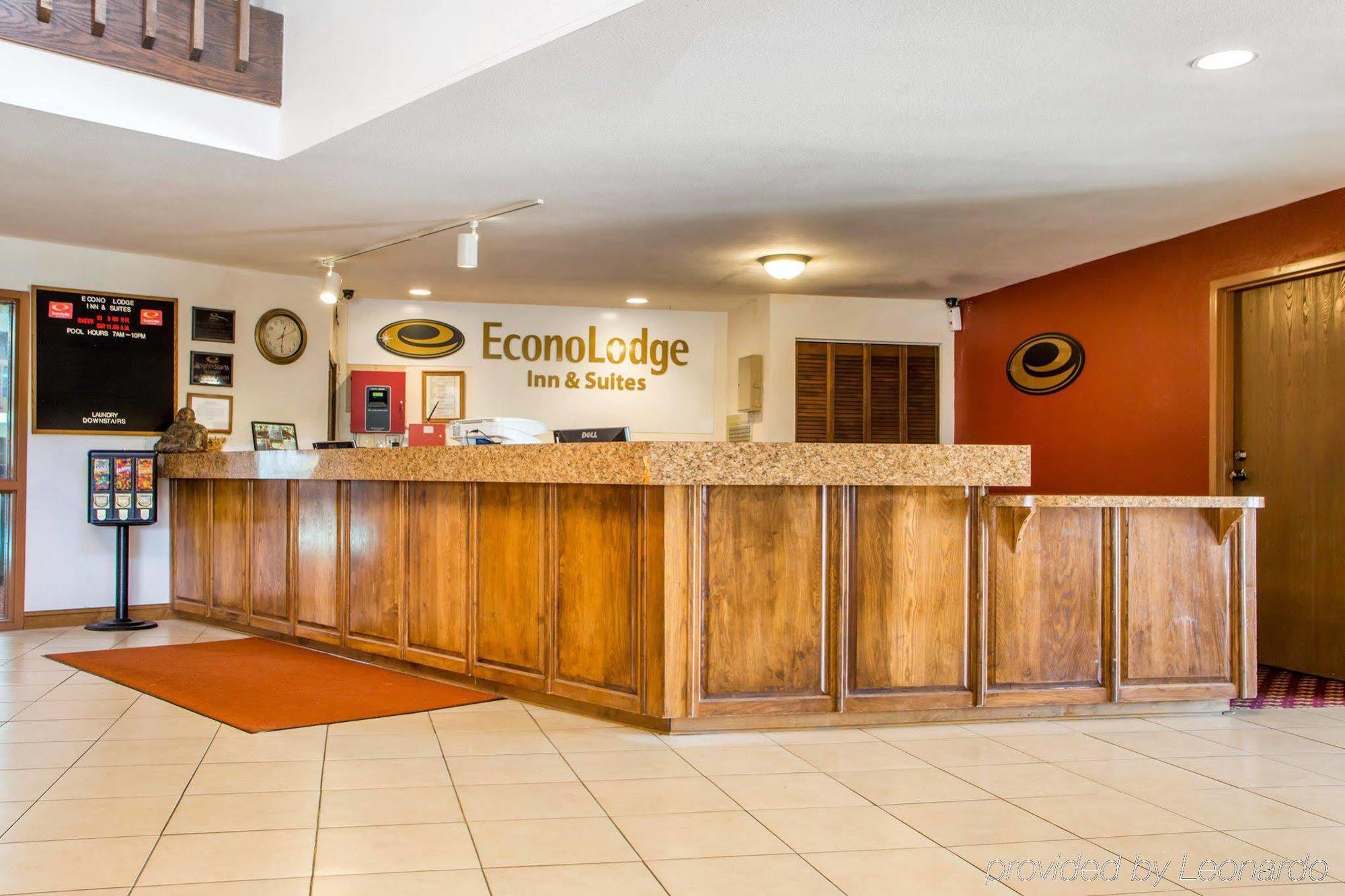 Econo Lodge Inn & Suites סטיבנס פוינט מראה חיצוני תמונה