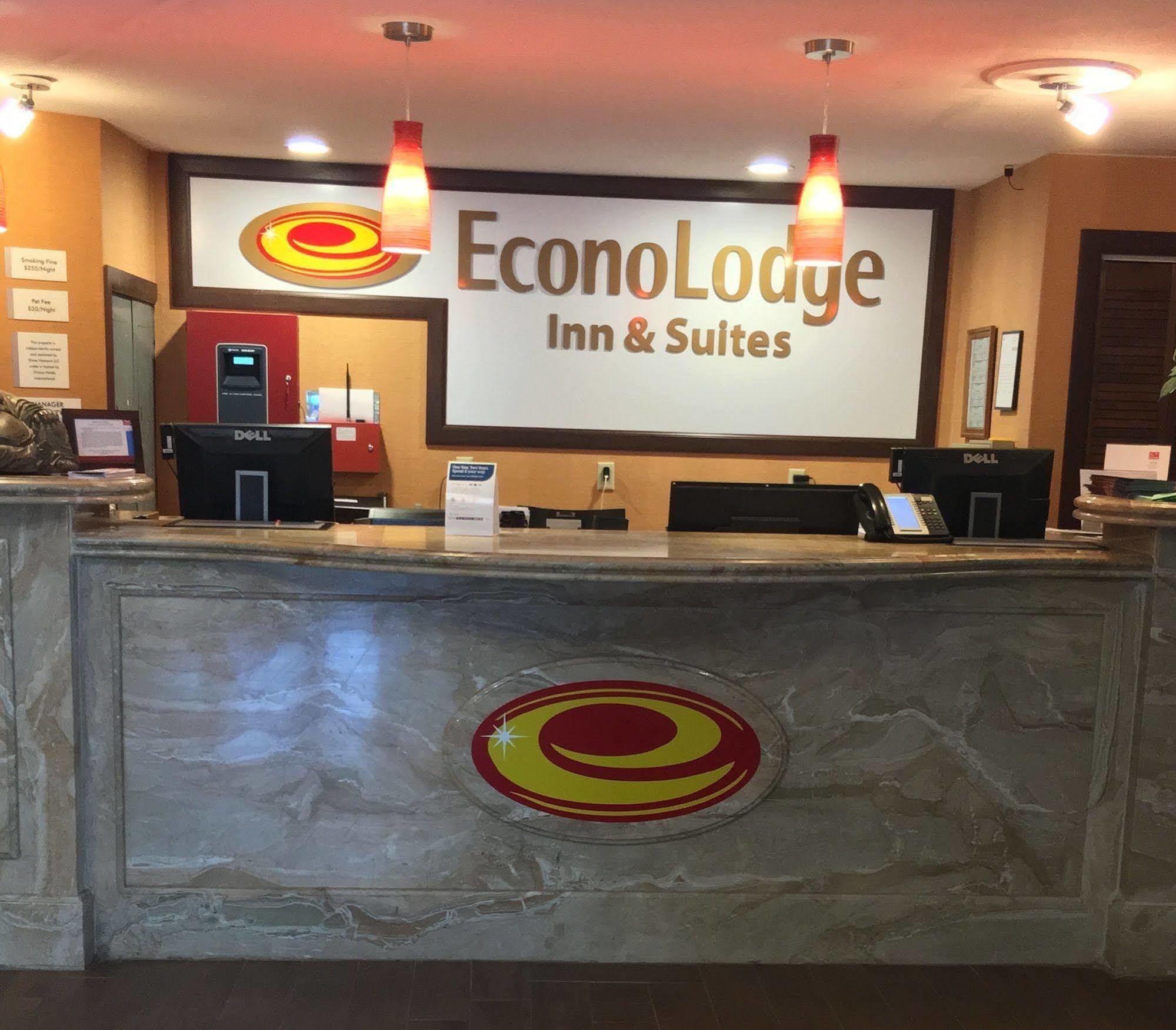 Econo Lodge Inn & Suites סטיבנס פוינט מראה חיצוני תמונה